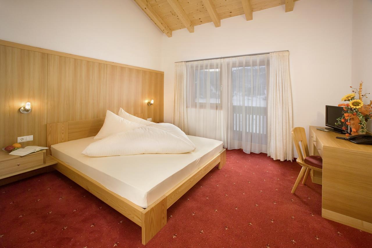 Residence Garni Alpenstern Резія Екстер'єр фото